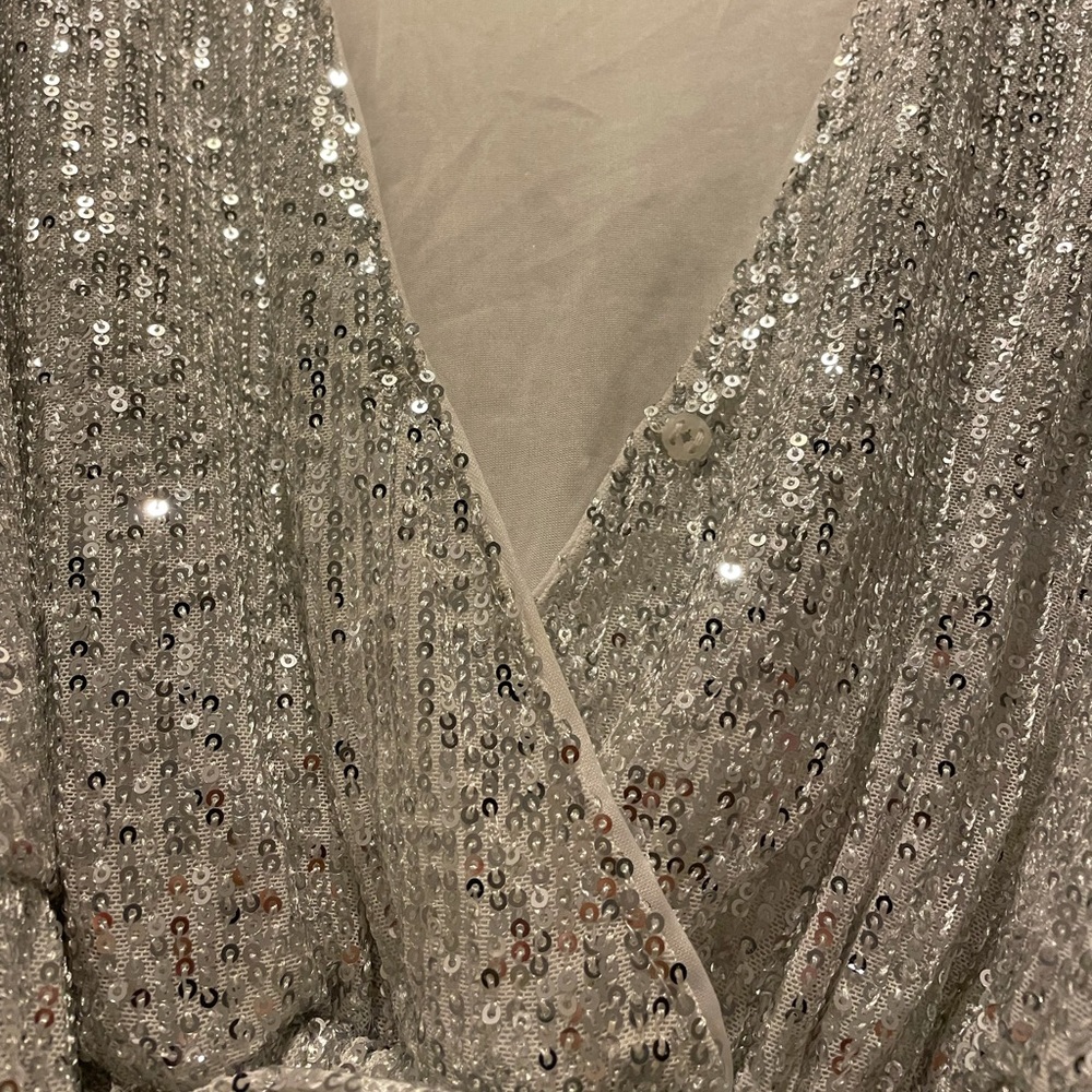 Sequined Silver dress. Good Condition. Size S - Picture 6 of 7
